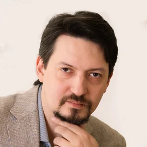 Виталий Илларионов